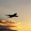 Consiliul Concurenţei analizează cum stabilesc companiile aeriene preţurile biletelor de avion
