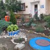 Omul sfințește locul (III): grădina din povești dintre blocurile de pe strada dr. Ioan Suciu (Galerie foto)