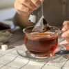 Ziua internațională a ceaiului: Cum a apărut băutura aromatizată