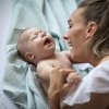 Ajutorul pentru nou-născuți se extinde. S-au stabilit condițiile de acordare