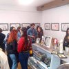 Expoziție surpriză deschisă la Galeria FlamingArt din Târgoviște. Cine sunt realizatorii lucrărilor de grafică