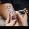 Fără tatuaje până la 18 ani! Noi reguli pentru minorii care vor să se tatueze