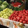 Reguli noi în piețe: Țăranii care îşi vând produsele în pieţe vor fi obligați să pună etichete pe fructe şi legume, ca la supermarket