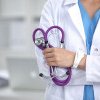 Un medic este acuzat că a ucis o pacientă din Dâmbovița, după ce i-ar fi uitat o compresă în abdomen, în timpul unei operații