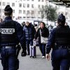 Doi polițiști au murit și alți trei au fost răniți după ce duba cu care transportau un deținut a fost atacată, în Franța