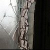 Bărbat din Aiud, reținut de polițiști: Ar fi spart geamurile unei cofetării și a aruncat pământ în interiorul acesteia