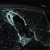 Bărbat din Alba Iulia REȚINUT de polițiști. Ar fi distrus geamurile unei mașini apoi și-a continuat drumul la volan fiind „MORT DE BEAT”