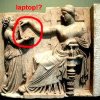 LAPTOP ANTIC Într-o sculptură veche de 2000 de ani apare un laptop
