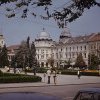 Amintiri din vechiul Cluj: Piața Unirii în anii ’70, când centrul oraşului avea multe flori şi multă verdeaţă - Galerie FOTO