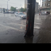 Canalizarea Clujului, în colaps, după 15 minute de ploaie: apa până la glezne, guri de canal ridicate încât nu intră apa în ele- VIDEO