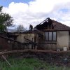 O casă a luat foc într-o localitate din Cluj după ce a fost lovită de trăsnet - FOTO