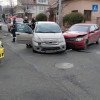 Trei mașini implicate într-un accident în cartierul clujean Andrei Mureșanu. Două persoane, dintre care o fetiță, au fost transportate la spital