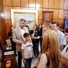 Premierul României, Marcel Ciolacu, a devenit ghid pentru copiii vizitatori la Palatul Victoria