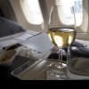 De ce nu este recomandat să consumi alcool în avion și apoi să te culci. Avertismentul specialiștilor