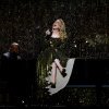 VIDEO Adele și-a întrerupt concertul ca să-și înjure furioasă un fan: „Ești prost?”. Ce a deranjat-o pe artistă