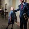 VIDEO Fiul de 6 ani al unui congresman republican se strâmbă în timp ce tatăl său îl apără pe Trump