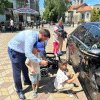 (foto) Gest neașteptat al unui politician: Ce a permis mai multor copii să facă din mașina sa
