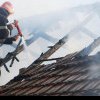 Incendiu violent pe Valea Dâmboviței! Acoperișul unei case, distrus de flăcări puternice