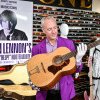 O chitară a lui John Lennon găsită într-un pod – vândută cu aproape 3 milioane de dolari!