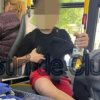 Scene halucinante într-un autobuz din Cluj-Napoca! Un copil a fost surprins cu o sticlă de bere pe jumătate goală, ziua în amiaza mare - FOTO